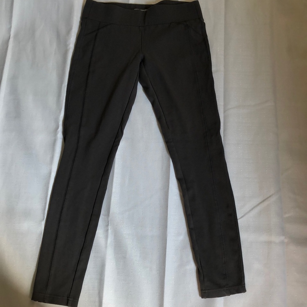 gray three quarter length athletic leggings